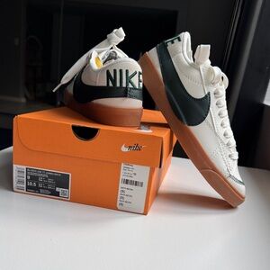 Nike Blazer Low ‘77 Jumbo WNTR White and Green Sneakers with Gum Sole Men’s 9